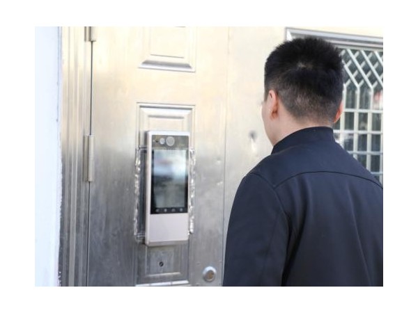 門禁系統(tǒng)聯(lián)動視頻監(jiān)控，相得益彰！