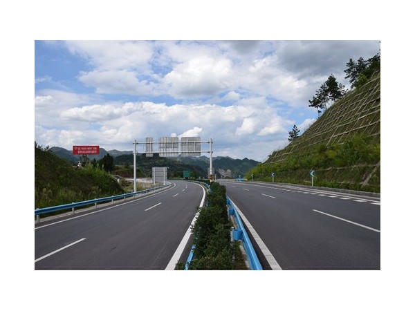 在無網絡區域實現高速公路配電室監控系統必選這款主機！